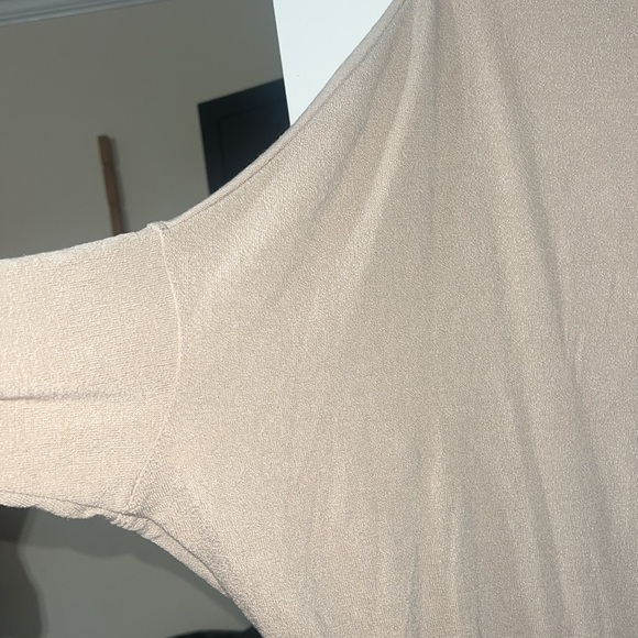 Super Soft Lightweight Top - Picture 3 of 4